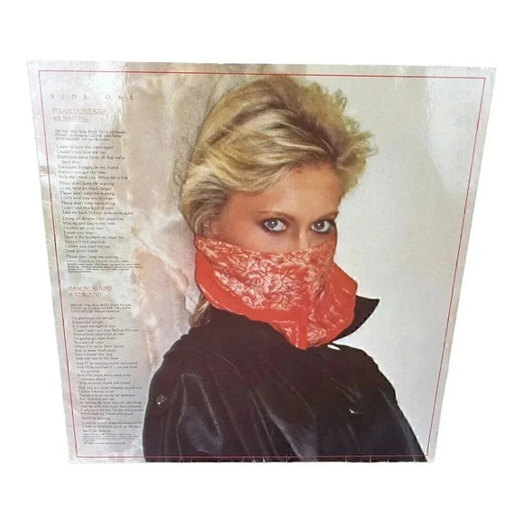 Olivia Newton John Totally Hot MCA 3067 First Press No Barcode Lyrics Tested NM - Picture 4 of 8